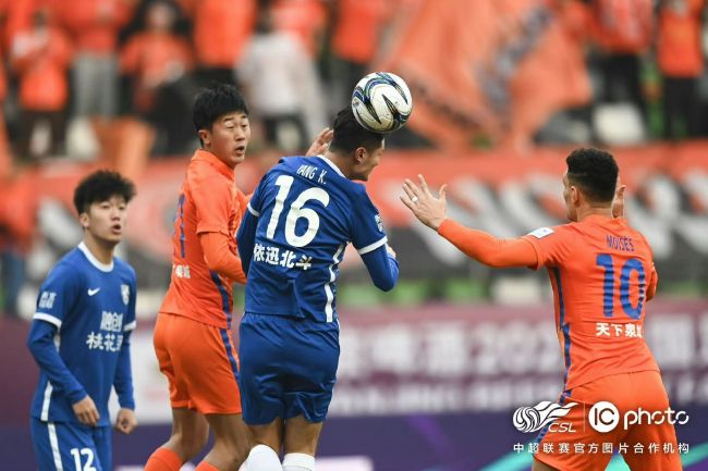 今日焦点战预告16:45 澳超赛场 悉尼FC VS 惠灵顿凤凰 惠灵顿凤凰强势出击能否在客场全身而退？01:30 意甲赛事 那不勒斯 VS 蒙扎 那不勒斯欲在主场迎来反弹重返欧战区!02:45 葡超赛场 本菲卡 VS 法马利卡奥 本菲卡对榜首之位虎视眈眈，法马利卡奥客场之旅恐难以全身而退？03:45 意甲赛事 热那亚 VS 国际米兰 国米已连续多场赛事保持不败，火“热”势头欲继续延续？ 事件那不勒斯后卫纳坦肩膀脱臼，马扎里：队医说他将缺席一个半月那不勒斯主帅马扎里称，后卫纳坦因肩膀脱臼将缺席一个半月时间。